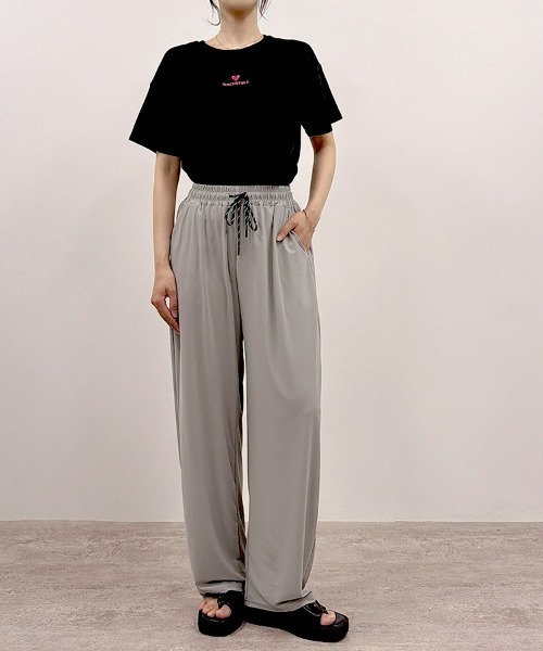 CLOTHY(クロシィ)の「【涼しさも、ラクさも、これ一枚。】接触冷感ロングパンツ(その他パンツ・レディース・パープル/イエロー/グレイッシュベージュ・MEDIUM)」の17枚目の写真