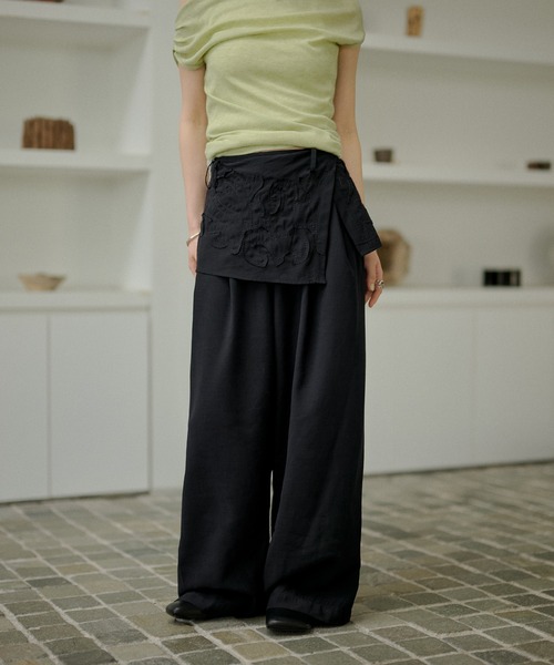 LAULEN(ローレン)の「embroidery wrap detail trousers(その他パンツ・レディース・グレー/ブラック/ベージュ・S/M)」の2枚目の写真