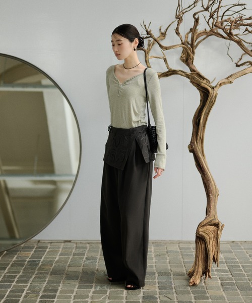 LAULEN(ローレン)の「embroidery wrap detail trousers(その他パンツ・レディース・グレー/ブラック/ベージュ・S/M)」の11枚目の写真