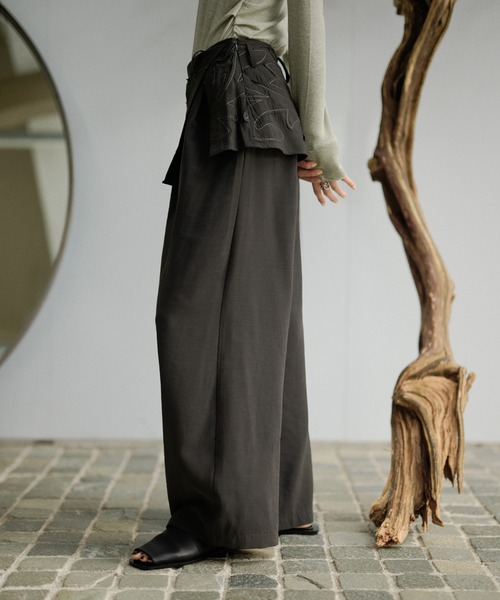 LAULEN(ローレン)の「embroidery wrap detail trousers(その他パンツ・レディース・グレー/ブラック/ベージュ・S/M)」の6枚目の写真