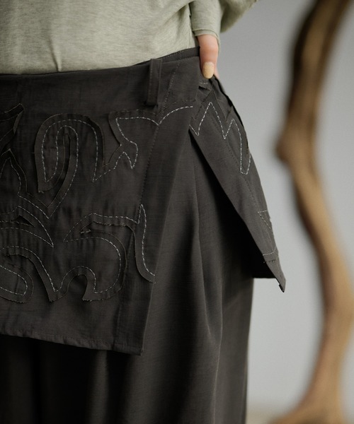 LAULEN(ローレン)の「embroidery wrap detail trousers(その他パンツ・レディース・グレー/ブラック/ベージュ・S/M)」の17枚目の写真