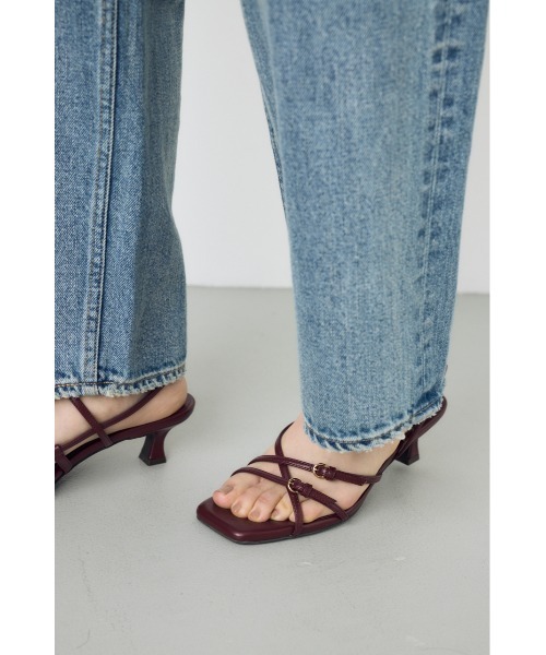 AZUL by moussy(アズールバイマウジー)の「【ロングセラー】ナローストラップサンダル(サンダル・レディース・ブラック/ブラウン/レッド・LL/LARGE/MEDIUM/SMALL)」の4枚目の写真