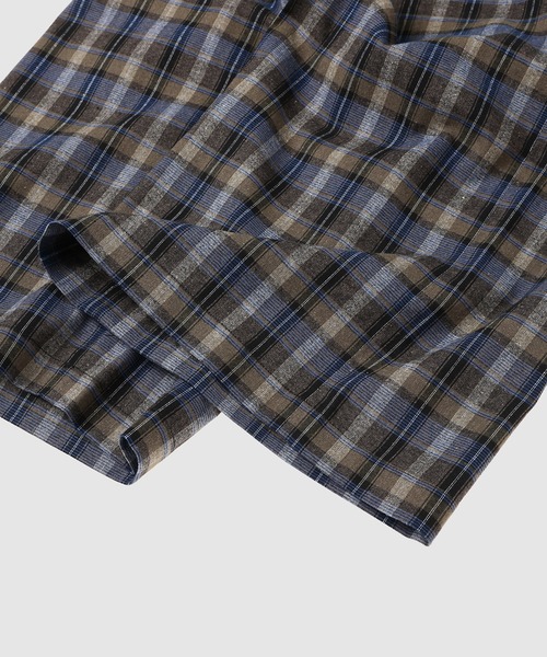ERL（イーアールエル）の「UNISEX CHECK SHORTS WOVEN（その他パンツ・メンズ・グレー・S/M）」の4枚目の写真