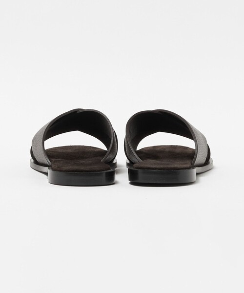 UNITED ARROWS（ユナイテッドアローズ）の「【別注】＜L/UCCA＞ GRAIN LEATHER CROSS SANDAL/グレインレザー クロスサンダル（サンダル・メンズ・ダークブラウン・41/40/42/43）」の5枚目の写真