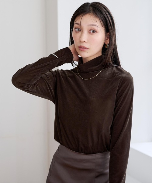 UR'S(ユアーズ)の「シアーベロアタートルネックプルオーバー(Tシャツ/カットソー・レディース・チャコール/ブラック/ブラウン/アイボリー・S/M/L)」の1枚目の写真