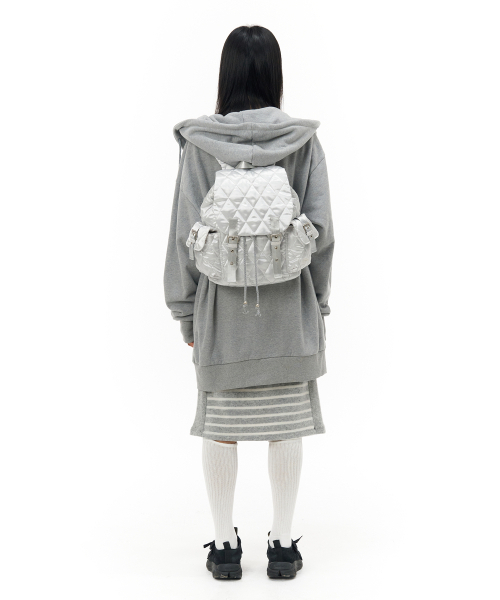 PAHISUM（パヒサム）の「グロッシーキルティングバックパック_シルバー（バックパック/リュック・レディース・その他・FREE）」の2枚目の写真