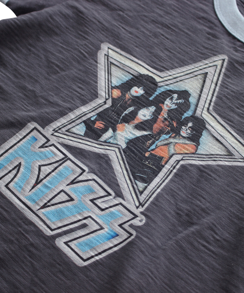 MAINBOOTH（メインブース）の「[KISS] ウーマンスターTシャツ(チャコール)（Tシャツ/カットソー・レディース・その他・1/2）」の3枚目の写真