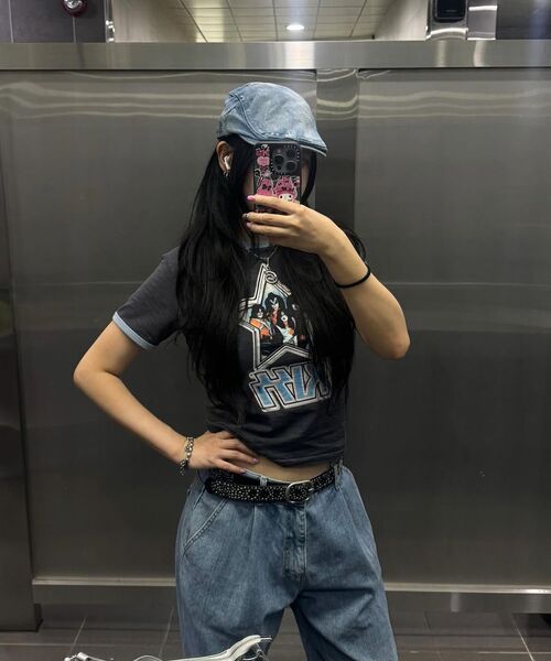 MAINBOOTH（メインブース）の「[KISS] ウーマンスターTシャツ(チャコール)（Tシャツ/カットソー・レディース・その他・1/2）」の9枚目の写真