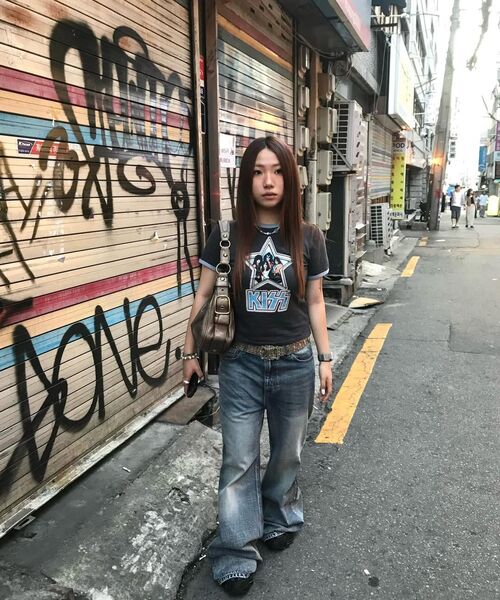 MAINBOOTH（メインブース）の「[KISS] ウーマンスターTシャツ(チャコール)（Tシャツ/カットソー・レディース・その他・1/2）」の11枚目の写真