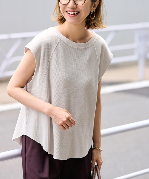 FRAMeWORK（フレームワーク）の「オゾン加工ワッフルフレンチTee（Tシャツ/カットソー・レディース・アイボリー/ライトグレー・FREE）」の2枚目の写真