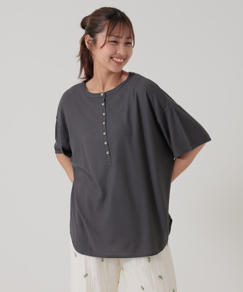 HEART MARKET(ハートマーケット)の「ヘンリーヘムテールチュニック(Tシャツ/カットソー・レディース・ナチュラル/ピンク/ブラック/ブルー/チャコール/ライトパープル・FREE)」の3枚目の写真