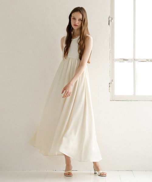 MIELI INVARIANT(ミエリインヴァリアント)の「Bumpy Satin Cut Mix Dress(ワンピース・レディース・ブラック/アイボリー/ピンクベージュ・FREE)」の1枚目の写真