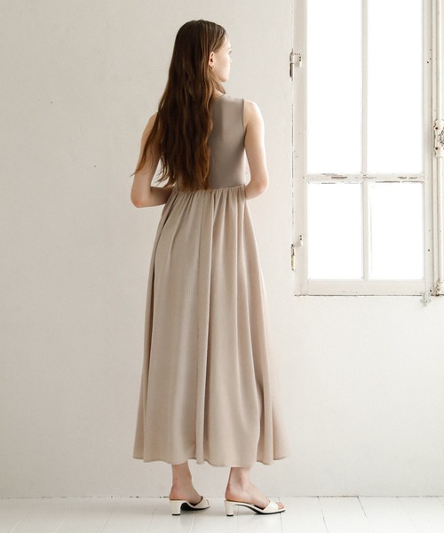 MIELI INVARIANT(ミエリインヴァリアント)の「Bumpy Satin Cut Mix Dress(ワンピース・レディース・ブラック/アイボリー/ピンクベージュ・FREE)」の21枚目の写真