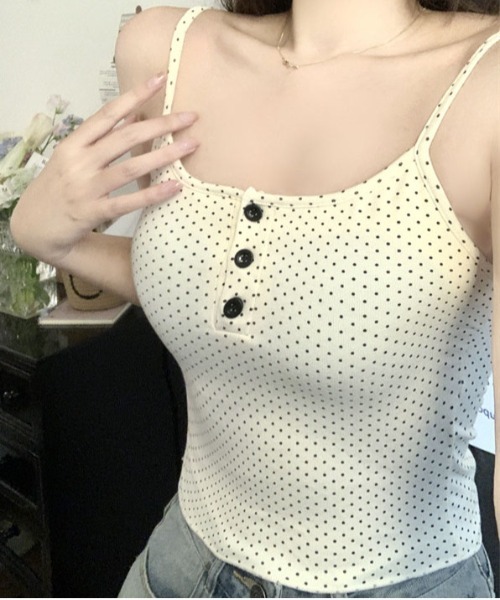 &soiree(アンドソワレ)の「ドットキャミレイヤードリボン付きトップス(その他トップス・レディース・ネイビー・LARGE/MEDIUM/SMALL)」の4枚目の写真