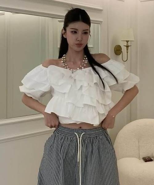 FAVORITO(ファヴォリート)の「フリルブラウス(シャツ/ブラウス・レディース・ホワイト/ベージュ/ブラック・F)」の4枚目の写真
