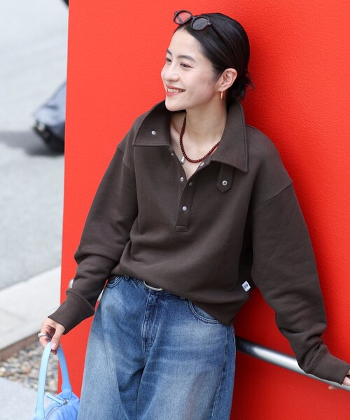 MAQWEL（マクウェル）の「【MAQWEL/マクウェル】ウォッシャブルスタンドネックスウェット（Tシャツ/カットソー・レディース・ライトグレー/ダークブラウン・FREE）」の2枚目の写真