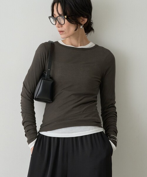 qualite(カリテ)の「【接触冷感素材】ストレッチフライスカットソー(Tシャツ/カットソー・レディース・その他/オフホワイト/チャコールグレー・フリー)」の2枚目の写真