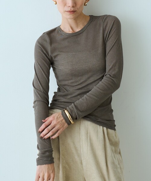 qualite(カリテ)の「【接触冷感素材】ストレッチフライスカットソー(Tシャツ/カットソー・レディース・その他/オフホワイト/チャコールグレー・フリー)」の3枚目の写真