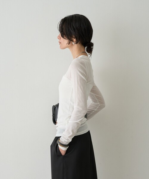 qualite(カリテ)の「【接触冷感素材】ストレッチフライスカットソー(Tシャツ/カットソー・レディース・その他/オフホワイト/チャコールグレー・フリー)」の6枚目の写真
