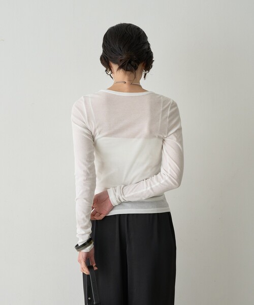 qualite(カリテ)の「【接触冷感素材】ストレッチフライスカットソー(Tシャツ/カットソー・レディース・その他/オフホワイト/チャコールグレー・フリー)」の7枚目の写真