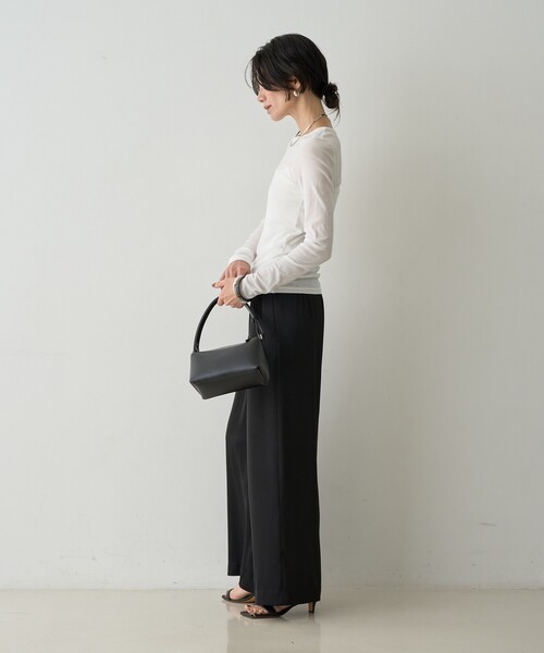 qualite(カリテ)の「【接触冷感素材】ストレッチフライスカットソー(Tシャツ/カットソー・レディース・その他/オフホワイト/チャコールグレー・フリー)」の10枚目の写真