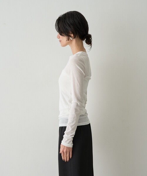 qualite(カリテ)の「【接触冷感素材】ストレッチフライスカットソー(Tシャツ/カットソー・レディース・その他/オフホワイト/チャコールグレー・フリー)」の16枚目の写真