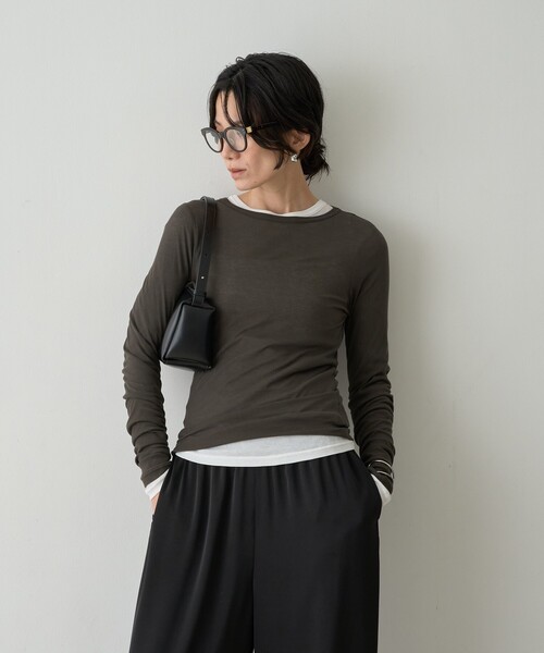 qualite(カリテ)の「【接触冷感素材】ストレッチフライスカットソー(Tシャツ/カットソー・レディース・その他/オフホワイト/チャコールグレー・フリー)」の21枚目の写真