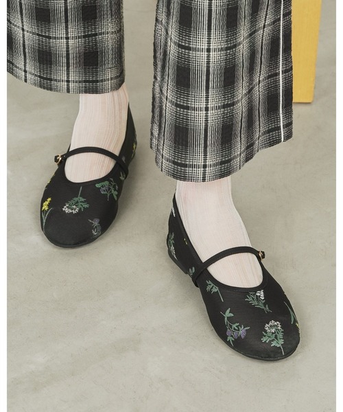 Emma Francis(エマフランシス)の「フラワー チュール メリージェーン(パンプス・レディース・ブラック/ピンク・22.5cm/23.5cm/24.5cm/25.5cm/23.0cm/24.0cm/25.0cm)」の13枚目の写真