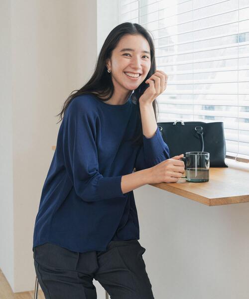 URBAN RESEARCH DOORS(アーバンリサーチドアーズ)の「ドライタッチラグランニットプルオーバー(ニット/セーター・レディース・チャコールグレー/ブラック/ブルー・FREE)」の14枚目の写真