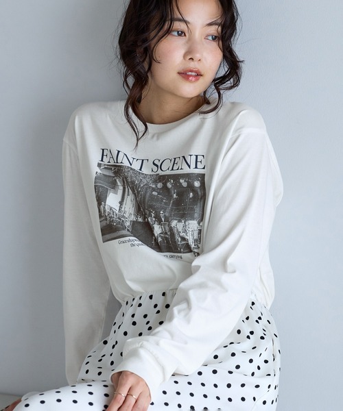 VIS(ビス)の「ロゴ&フォトアソートロングTシャツ(Tシャツ/カットソー・レディース・キナリ/ホワイト系その他/ホワイト・FREE)」の3枚目の写真