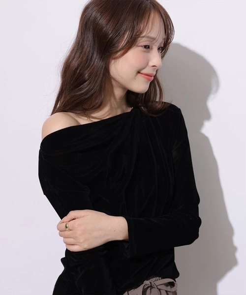 Mystrada(マイストラーダ)の「ドレープベロアカットソー(Tシャツ/カットソー・レディース・ブラック/オフホワイト・38)」の1枚目の写真