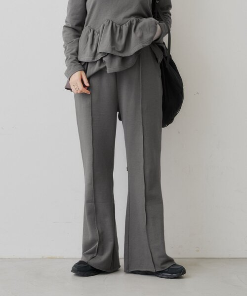 Kastane(カスタネ)の「【KATOMARI企画】EASY FLARE SWEAT PANTS(スウェットパンツ・レディース・グレー/チャコールグレー・0/1)」の5枚目の写真