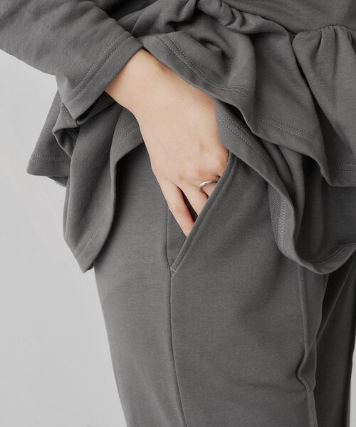 Kastane(カスタネ)の「【KATOMARI企画】EASY FLARE SWEAT PANTS(スウェットパンツ・レディース・グレー/チャコールグレー・0/1)」の6枚目の写真