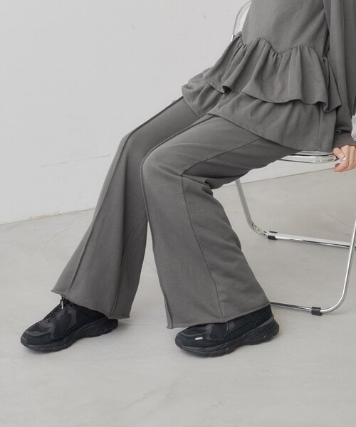 Kastane(カスタネ)の「【KATOMARI企画】EASY FLARE SWEAT PANTS(スウェットパンツ・レディース・グレー/チャコールグレー・0/1)」の8枚目の写真