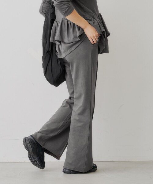 Kastane(カスタネ)の「【KATOMARI企画】EASY FLARE SWEAT PANTS(スウェットパンツ・レディース・グレー/チャコールグレー・0/1)」の10枚目の写真