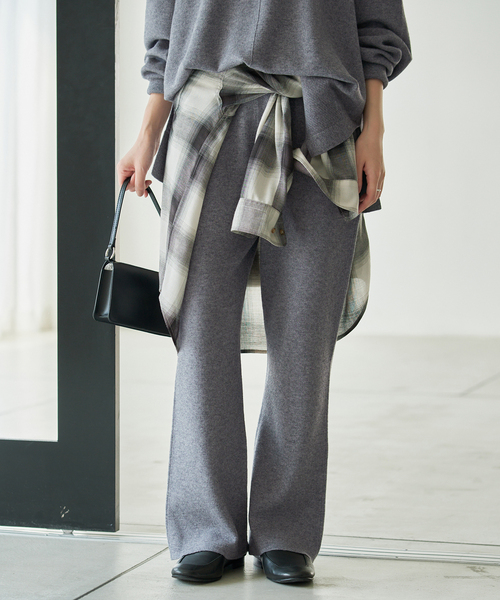 SLOBE IENA(スローブイエナ)の「《WEB限定/シリーズあり/》ウォッシャブルスムースニットパンツ(その他パンツ・レディース・チャコールグレー/ネイビー・FREE)」の5枚目の写真