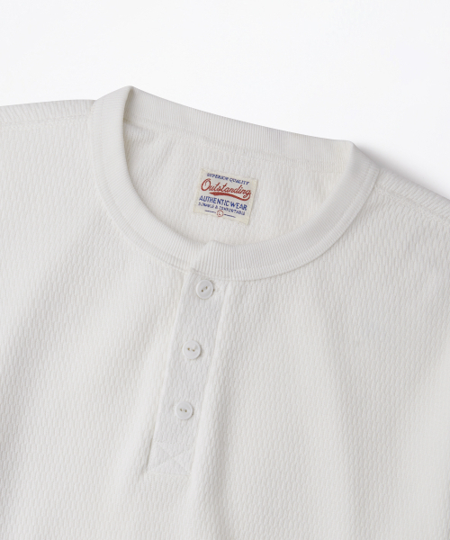 OUTSTANDING(アウトスタンディング)の「THERMAL VINTAGE HENLEY NECK LONG SLEEVE TEE_OFF WHITE(Tシャツ/カットソー・メンズ・その他・MEDIUM/LARGE/X-LARGE)」の3枚目の写真
