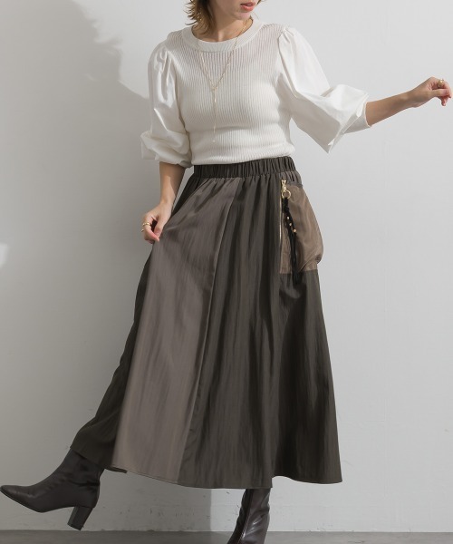 Material(Avenue)(マテリアル)の「【Material】シャドーナイロン チャーム付きメッシュポケット フレア イージー ロング スカート(スカート・レディース・ダークブラウン/テラコッタ/ブラック・FREE)」の4枚目の写真