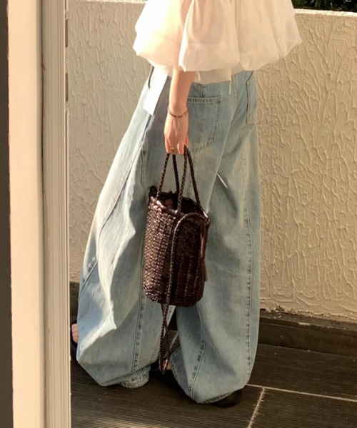 FLINEA(フリネア)の「ワイドデニムパンツ(デニムパンツ・レディース・ブルー・S/M/L)」の4枚目の写真