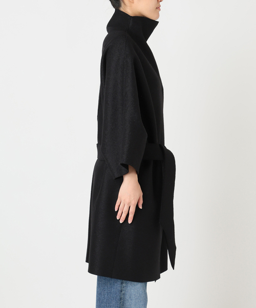 HARRIS WHARF LONDON(ハリスワーフロンドン)の「HARRIS WHARF LONDON 別注 Women kimono mantle pressed wool コート(その他アウター・レディース・ブラック/アイボリー・42)」の4枚目の写真
