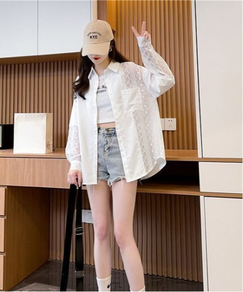 &soiree(アンドソワレ)の「レースドッキングポケット付き長袖シャツ(シャツ/ブラウス・レディース・ホワイト・MEDIUM/LARGE/X-LARGE)」の5枚目の写真