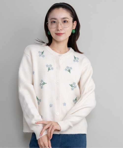 lodie(ロディ)の「ビーズ刺繍ニットカーデ(カーディガン/ボレロ・レディース・ブラック/グレー/アイボリー・FREE)」の2枚目の写真