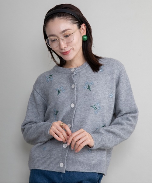 lodie(ロディ)の「ビーズ刺繍ニットカーデ(カーディガン/ボレロ・レディース・ブラック/グレー/アイボリー・FREE)」の4枚目の写真