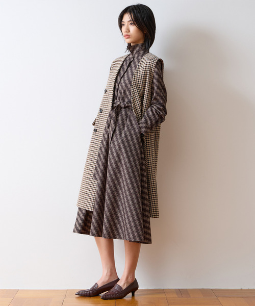 Tiara（ティアラ）の「【SHOGO SEKINE】モノグラムプリントシャツワンピース（シャツワンピース・レディース・アイボリー/ブラウン・FREE）」の2枚目の写真