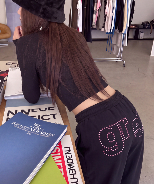 GRAVER（グレーバー）の「[UNISEX] GRAE-S ホットフィックス トレーニングワイドパンツ_Black（スウェットパンツ・レディース・ブラック・LARGE/MEDIUM）」の7枚目の写真