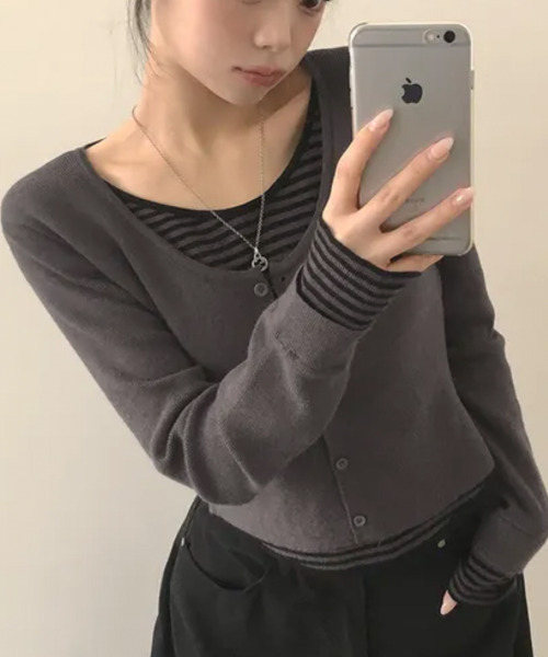VIVID LADY(ビビッドレディー)の「ボーダーレイヤード カーディガン風 プルオーバー ニットトップス(ニット/セーター・レディース・ブラック/ワイン/ダークブラウン・FREE)」の17枚目の写真