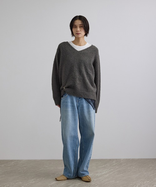 SALON adam et rope'（サロン アダム エ ロペ）の「【WEB限定】ループヤーンVネックプルオーバー（ニット/セーター・レディース・オフホワイト/チャコールグレー・FREE）」の3枚目の写真