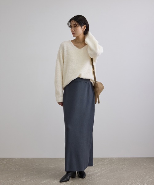SALON adam et rope'（サロン アダム エ ロペ）の「【WEB限定】ループヤーンVネックプルオーバー（ニット/セーター・レディース・オフホワイト/チャコールグレー・FREE）」の4枚目の写真
