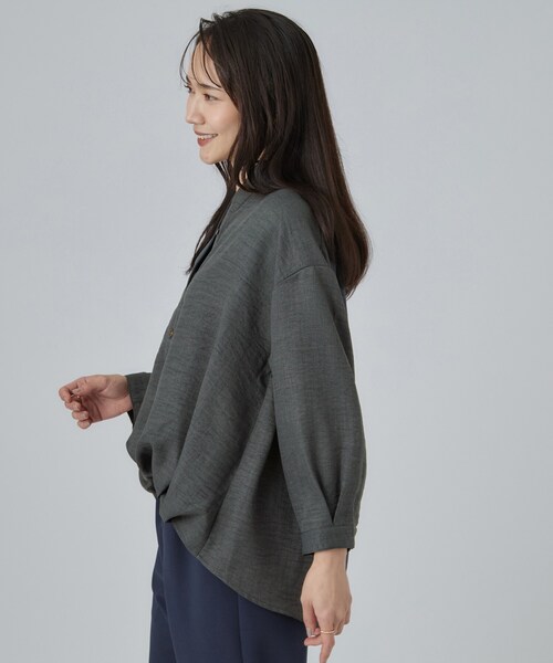 SHOO・LA・RUE（シューラルー）の「【S-LL】洗濯後しわになりにくい インしてる風シャツ（シャツ/ブラウス・レディース・チャコールグレー/ブルー/ライトベージュ/ブラウン系その他・04/03/02/01）」の6枚目の写真