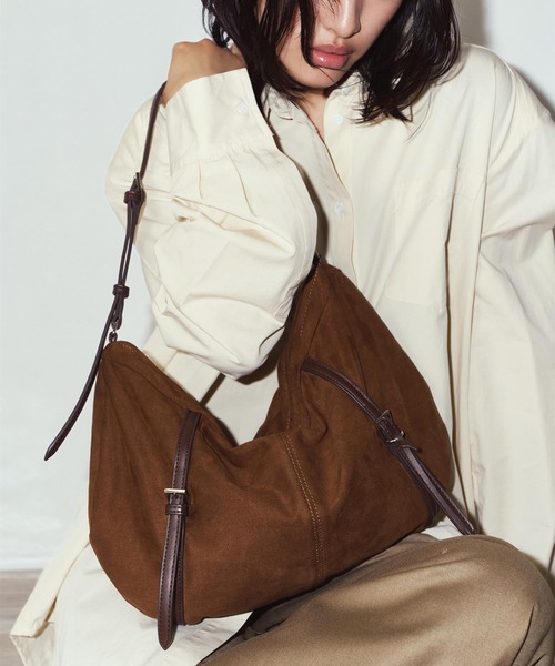 Knuth Marf(クヌースマーフ)の「Knuth Marf / クヌースマーフ suede moon bag(ショルダーバッグ・レディース・ブラウン/カーキ・FREE)」の1枚目の写真